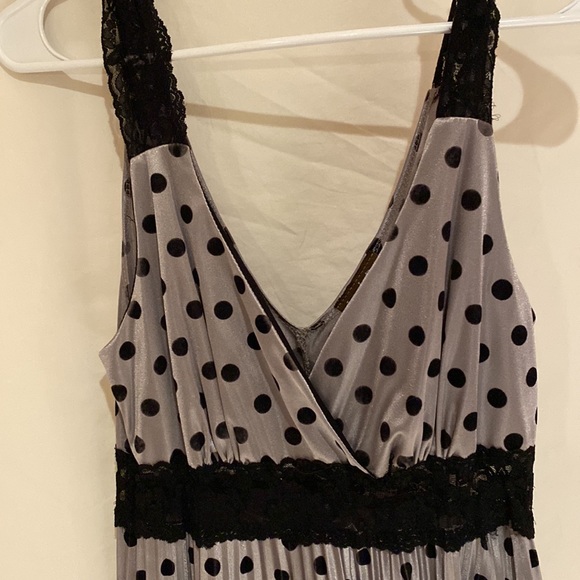 Retro empire waist dress in black polka dots and grey - Picture 3 of 5